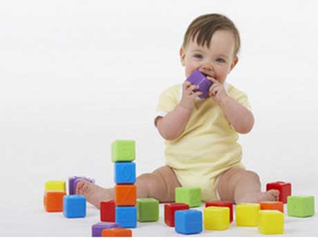 4-6个月宝宝开始会辨认颜色_早教知识